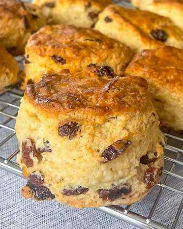 canadian-newfoundland-raisinbuns