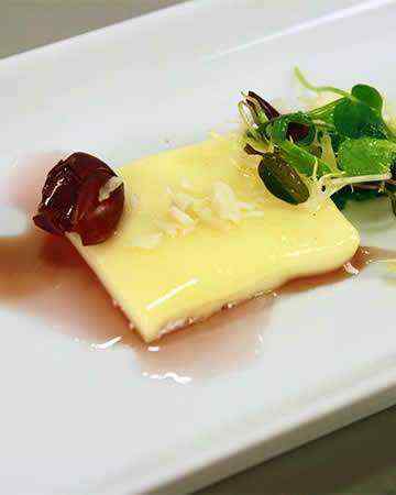 canadian-quebec-briecabarnetfrancgrapes