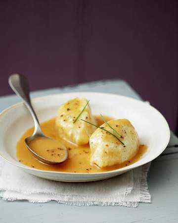 french-quenellesbrochetsaucenantua