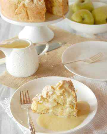 irish-applecakecustardsauce