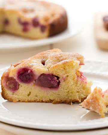 italian-beaumesdevenisecakegrapes