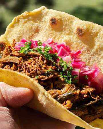 mexican-tacoscochinitapibil