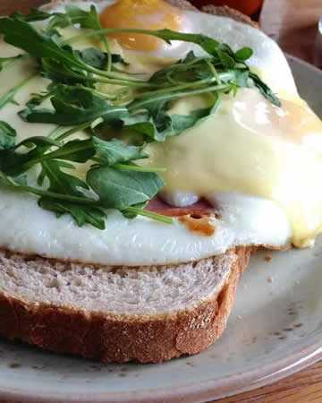 dutch-friedeggshambreafast