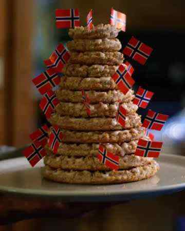 norwegian-kransekake