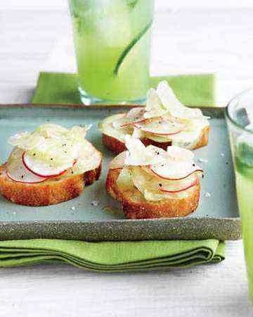 cucumberradishcrostini