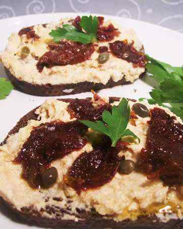 goatcheesepaprikagarloictomatoescapers