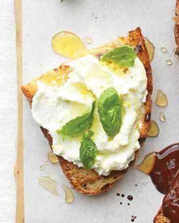 ricottalemonbasilhoneybruschetta
