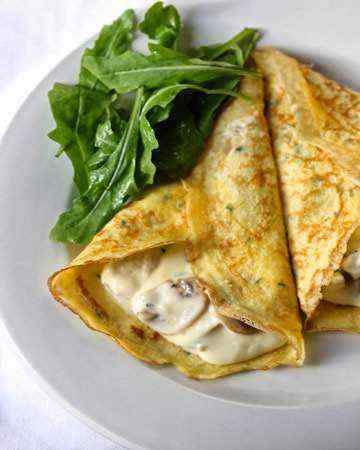 crepeswhitewinemushroomsauce