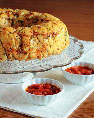 garlicherbparmesanpullaprtbread