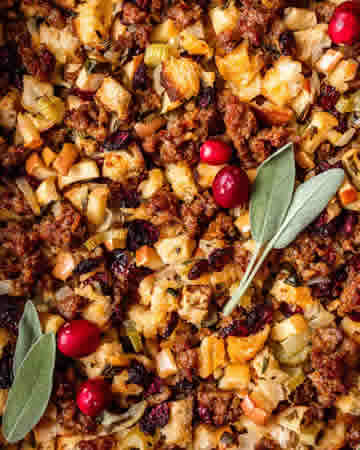 sausageapplestuffingcranberryfreshherbs