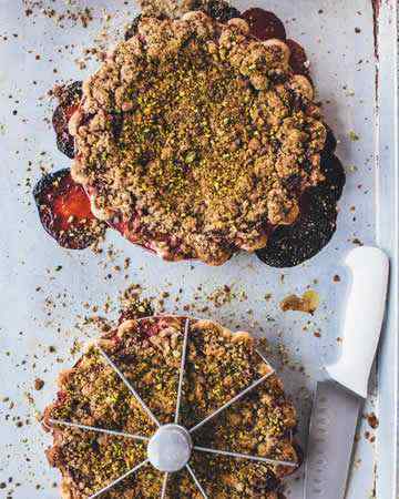 strawberrypistachiocrumblepie