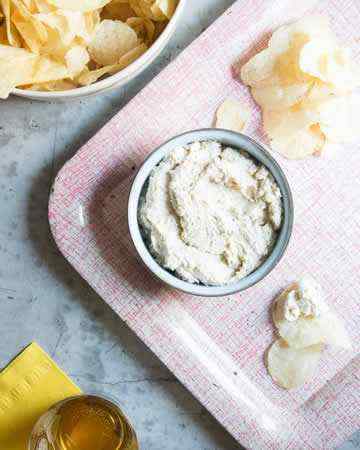 caramelizedonionsunchokedip
