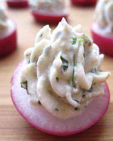 radishesherbedricottadip