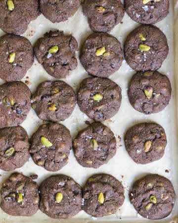 almondflourcranberrypistachiochocolatecookies