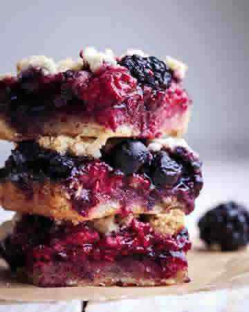almondflourcrumbbarsmixedberries