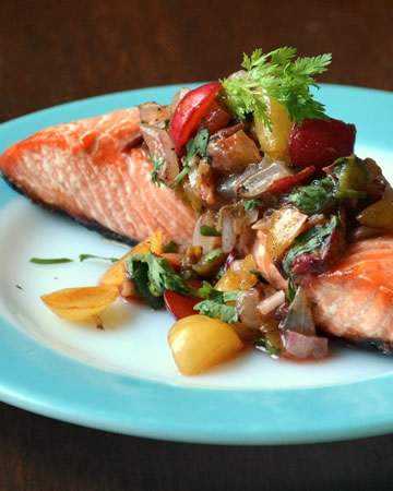 grilledsalmonspicyplumsalsa