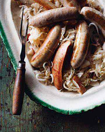 germansausagesapplessaukrautonion