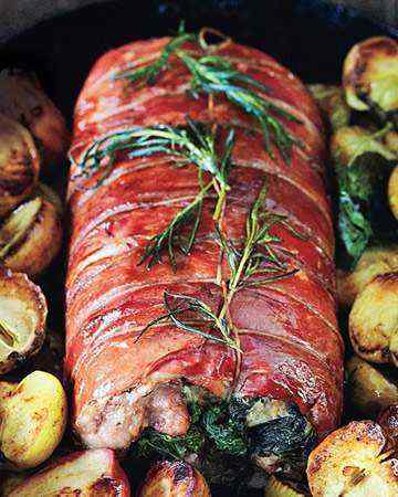 prosciuttowrappedporkloinroastedapples