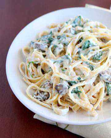 tagliatellemushroomspinachgarlicsauce