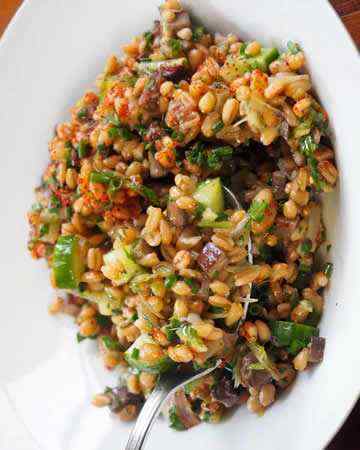 wholegrainspeltsaladleeksmarinatedmushrooms