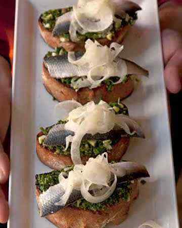 marinatedsardinecrostinisalsaverdefennel