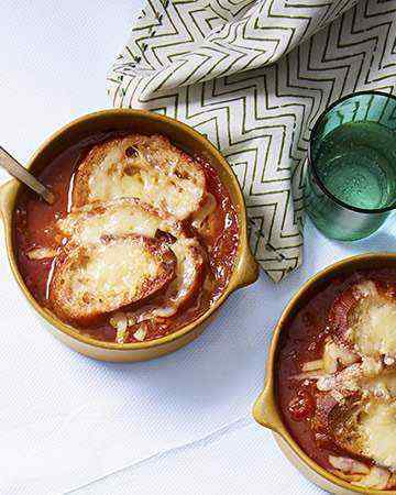 carmelizedoniontomatosoupjarlsbergcroutons