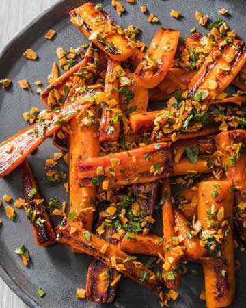 skilletroastedcarrotssmokyspicedalmondsparsley